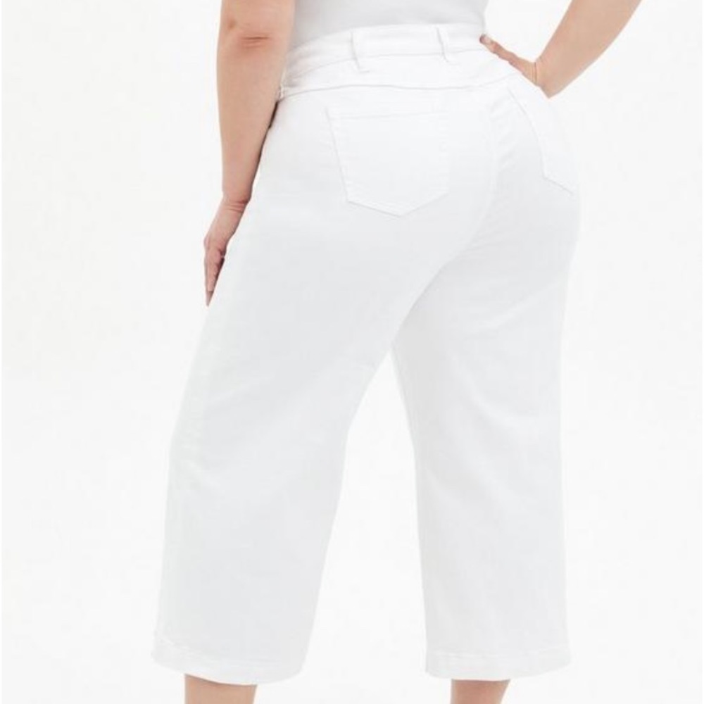 Torrid 28 Crop Wide Leg Vintage Stretch High-Rise Jean in Optic White - Picture 9 of 14